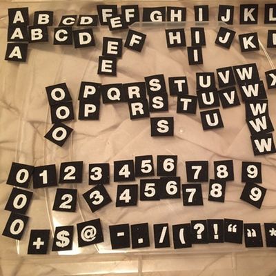 طباعة مخصصة للحروف الأبجدية خطاف نايلون مضمون في أي لون